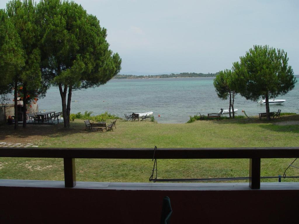 Studios Efi Beach Vourvourou Ruang foto