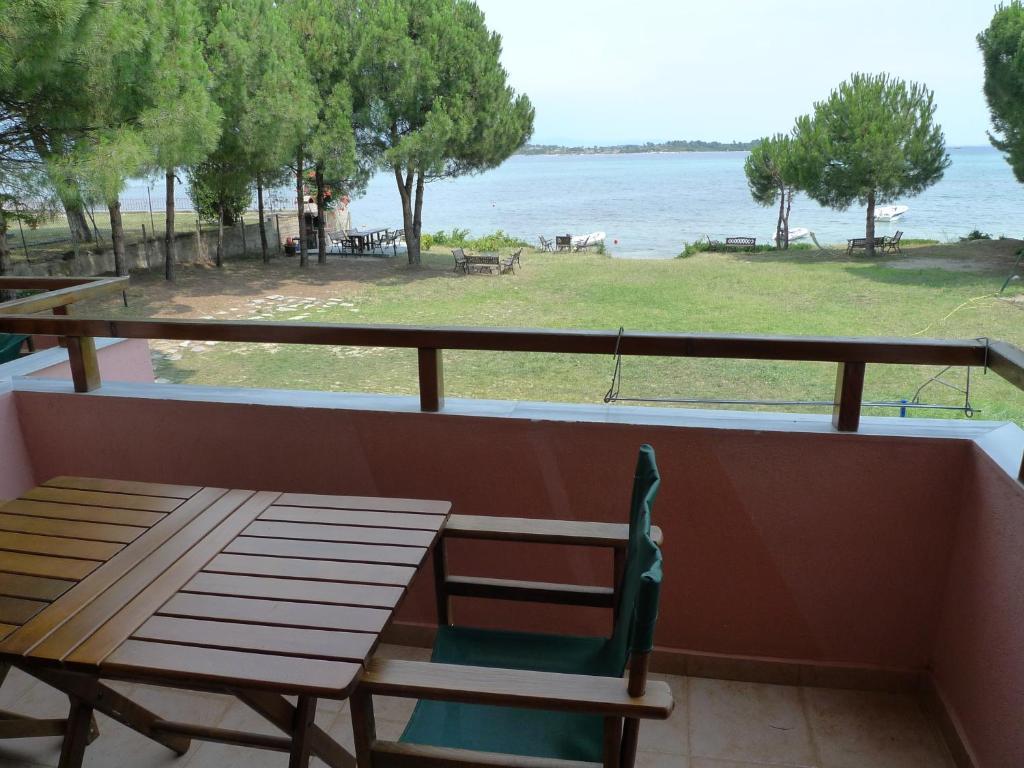 Studios Efi Beach Vourvourou Bagian luar foto